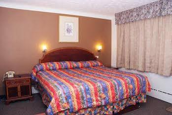 Fairway Inn & Suites Китченер Экстерьер фото