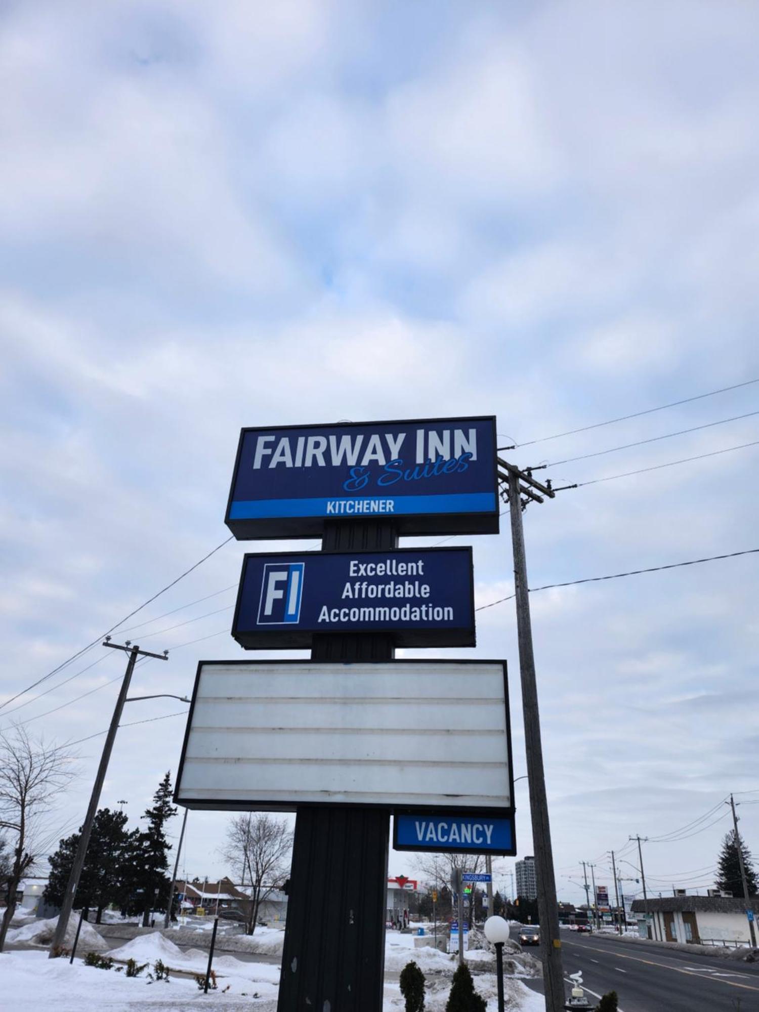 Fairway Inn & Suites Китченер Экстерьер фото